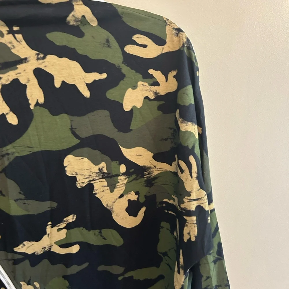 NWOT TOV Los Angeles Womens Camouflage Crazy Zipper Asymmetrical size 38/M
